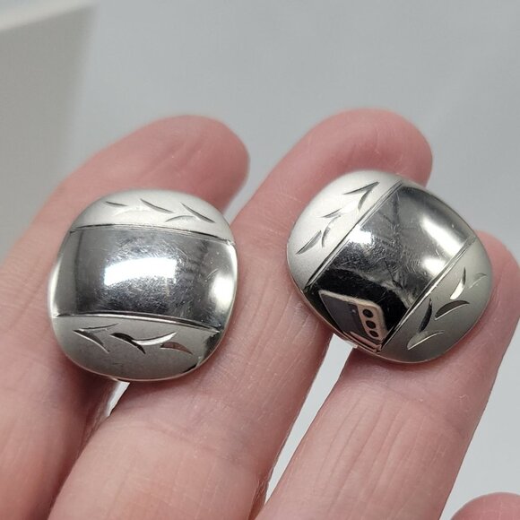 Vintage Silver Tone Leaf Engraved Cufflinks Reflective and Matte Finish .75" - Picture 2 of 7